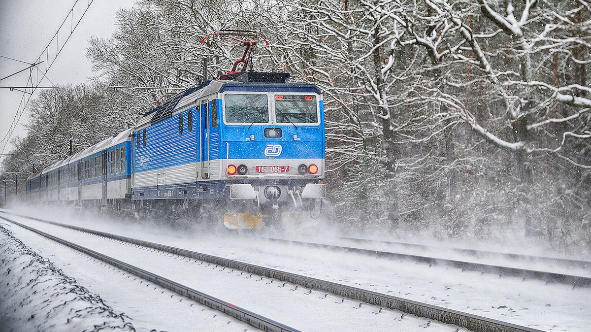 Provoz na trati u Jihlavy se po nehodě obnoví až v pondělí